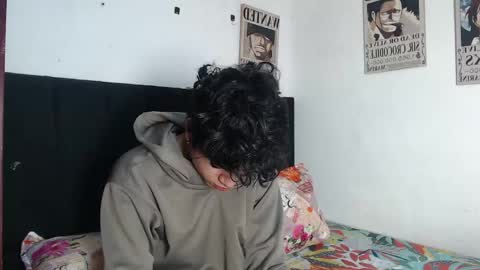 Snapshot of alice_julls chatting on April 12, 4:12 pm alice online show from April 12, 4:12 pm