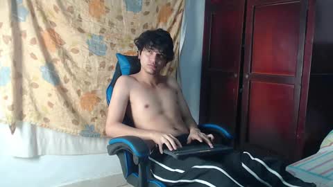 Snapshot of alice_julls chatting on May 12, 9:12 pm alice online show from May 12, 9:12 pm