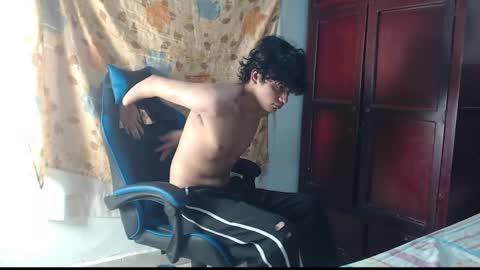 Snapshot of alice_julls chatting on May 13, 6:38 pm alice online show from May 13, 6:38 pm