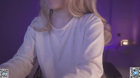 Snapshot of alice_kosmos chatting on April 20, 9:27 pm Alice online show from April 20, 9:27 pm