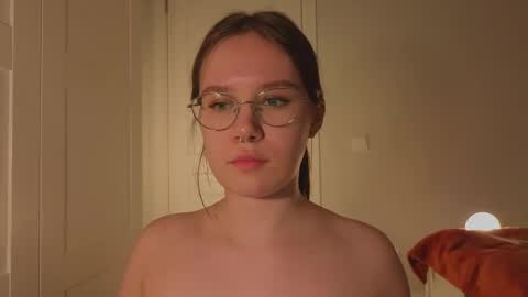 Snapshot of alice_miiiller chatting on May 11, 6:16 pm Alice online show from May 11, 6:16 pm