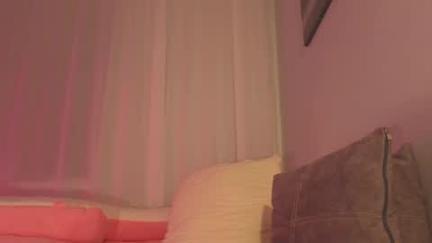 Snapshot of alice_miiiller chatting on June 14, 3:25 pm Alice online show from June 14, 3:25 pm