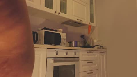 Snapshot of alice_miiiller chatting on June 17, 3:24 pm Alice online show from June 17, 3:24 pm