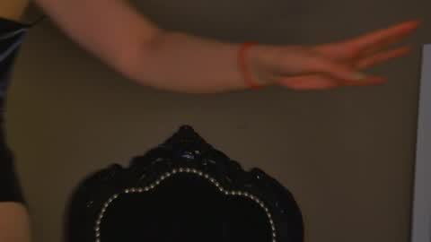 Snapshot of alice_munro chatting on May 27, 1:57 am AliceMunro online show from May 27, 1:57 am
