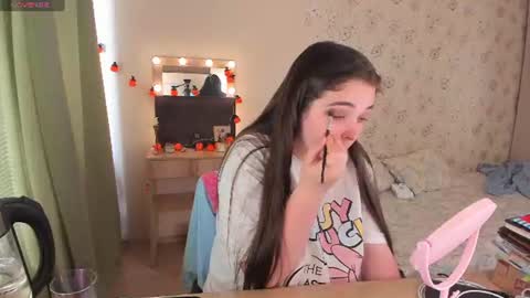 Snapshot of alice_next_door_ chatting on July 8, 11:48 am Alice online show from July 8, 11:48 am