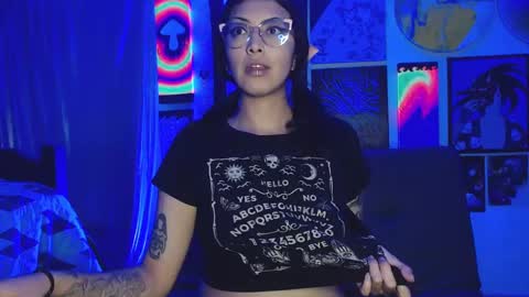 Snapshot of alice_phantom chatting on December 9, 4:45 am online show from December 9, 4:45 am