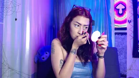 Snapshot of alice_phantom chatting on October 4, 8:51 pm online show from October 4, 8:51 pm