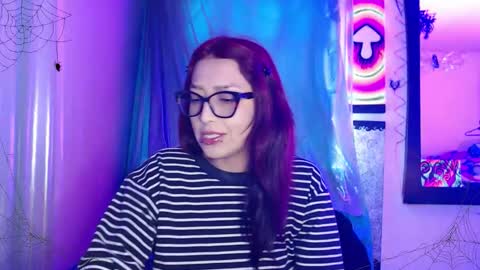 Snapshot of alice_phantom chatting on October 7, 2:58 pm online show from October 7, 2:58 pm