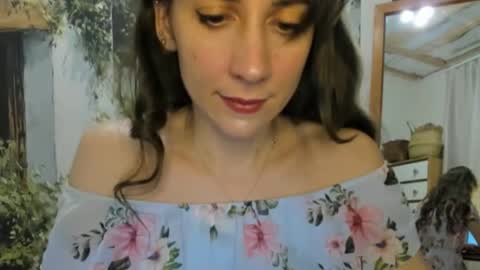 Snapshot of alice_sincere chatting on June 7, 9:07 pm Alice Love you all online show from June 7, 9:07 pm