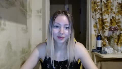 Snapshot of alice_smiles chatting on March 21, 1:54 am Alice smiles online show from March 21, 1:54 am