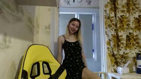 Snapshot of alice_smiles chatting on April 4, 10:46 am Alice smiles online show from April 4, 10:46 am