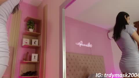 Snapshot of alice_sofia chatting on June 11, 12:36 pm Sofia online show from June 11, 12:36 pm