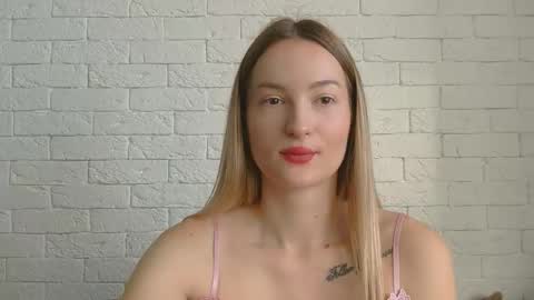 Snapshot of alice_sweet_01 chatting on November 19, 11:21 am Alice online show from November 19, 11:21 am