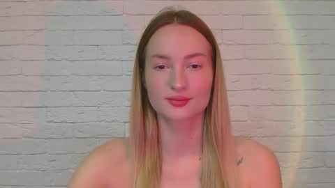 Snapshot of alice_sweet_01 chatting on December 2, 2:45 pm Alice online show from December 2, 2:45 pm