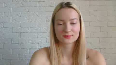 Snapshot of alice_sweet_01 chatting on March 5, 11:06 am Alice online show from March 5, 11:06 am