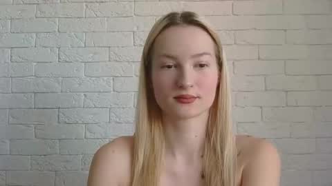 Snapshot of alice_sweet_01 chatting on March 13, 11:06 am Alice online show from March 13, 11:06 am