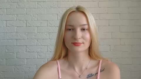 Snapshot of alice_sweet_01 chatting on June 10, 11:53 am Alice online show from June 10, 11:53 am