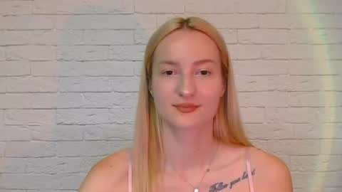 Snapshot of alice_sweet_01 chatting on June 17, 8:21 pm Alice online show from June 17, 8:21 pm