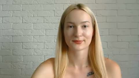 Snapshot of alice_sweet_01 chatting on June 26, 11:03 am Alice online show from June 26, 11:03 am