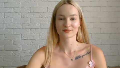 Snapshot of alice_sweet_01 chatting on July 6, 12:35 pm Alice online show from July 6, 12:35 pm