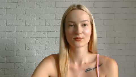Snapshot of alice_sweet_01 chatting on July 8, 11:48 am Alice online show from July 8, 11:48 am