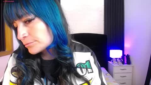 Snapshot of alice_sweetmomma chatting on February 17, 10:47 pm Alice online show from February 17, 10:47 pm