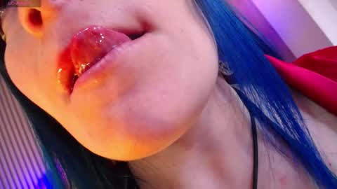 Snapshot of alice_sweetmomma chatting on December 14, 10:42 am Alice online show from December 14, 10:42 am