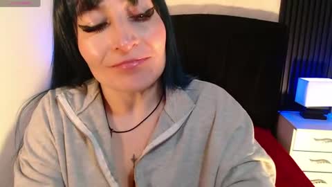 Snapshot of alice_sweetmomma chatting on June 8, 7:25 pm Alice online show from June 8, 7:25 pm