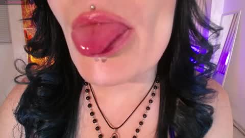 Snapshot of alice_sweetmomma chatting on August 3, 7:39 pm Alice online show from August 3, 7:39 pm