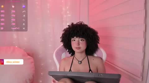 Snapshot of alice_wiinter chatting on May 15, 6:15 pm Alice online show from May 15, 6:15 pm