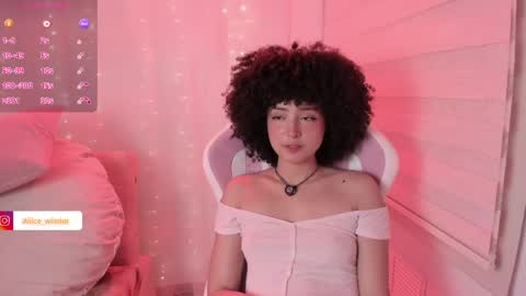 Snapshot of alice_wiinter chatting on May 26, 6:26 pm Alice online show from May 26, 6:26 pm