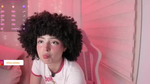 Snapshot of alice_wiinter chatting on June 6, 6:12 pm Alice online show from June 6, 6:12 pm