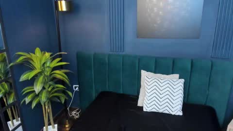 Snapshot of aliceandsia chatting on October 30, 3:30 am Alice and Asia online show from October 30, 3:30 am