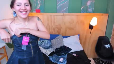 Snapshot of aliceandsia chatting on November 17, 7:08 pm Alice and Asia online show from November 17, 7:08 pm