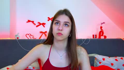 Snapshot of aliceatkin chatting on June 18, 6:24 am Alice online show from June 18, 6:24 am