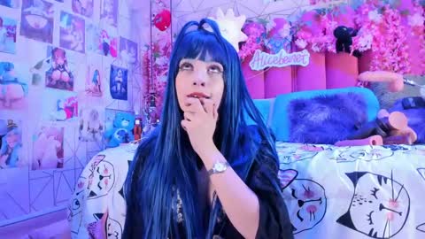 Snapshot of alicebenett_ chatting on May 10, 10:15 pm online show from May 10, 10:15 pm