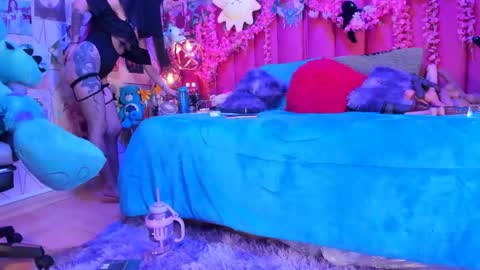 Snapshot of alicebenett_ chatting on June 8, 9:48 pm online show from June 8, 9:48 pm
