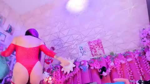 Snapshot of alicebenett_ chatting on June 14, 10:01 pm online show from June 14, 10:01 pm