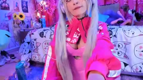 Snapshot of alicebenett_ chatting on June 26, 10:36 pm online show from June 26, 10:36 pm