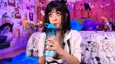 Snapshot of alicebenett_ chatting on July 9, 9:52 pm online show from July 9, 9:52 pm