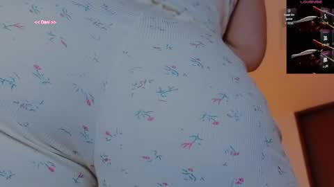 Snapshot of alicebenette chatting on May 31, 9:27 pm Alice Benette online show from May 31, 9:27 pm