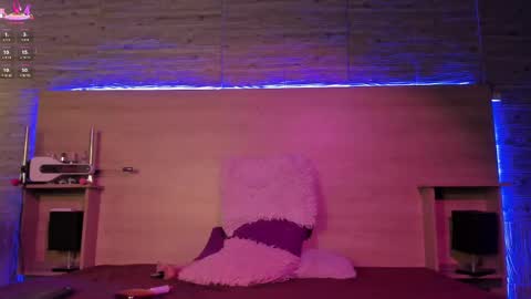 Snapshot of aliceclark__ chatting on February 15, 10:11 am Alice online show from February 15, 10:11 am