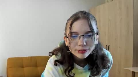 Snapshot of alicecutness chatting on June 16, 5:32 am Alice online show from June 16, 5:32 am