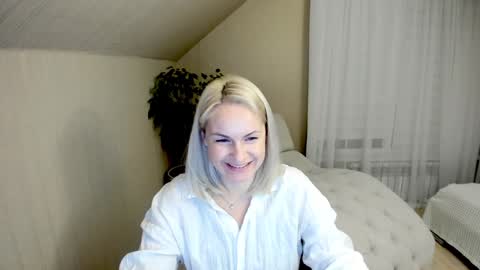 Snapshot of alicee__grace chatting on December 7, 11:12 pm Alicee online show from December 7, 11:12 pm