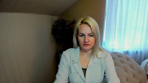 Snapshot of alicee__grace chatting on December 12, 10:13 am Alicee online show from December 12, 10:13 am
