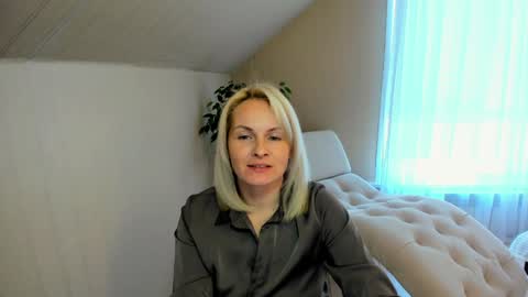 Snapshot of alicee__grace chatting on December 19, 9:29 am Alicee online show from December 19, 9:29 am