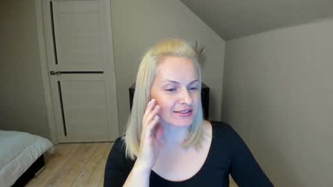 Snapshot of alicee__grace chatting on February 13, 6:59 pm Alicee online show from February 13, 6:59 pm