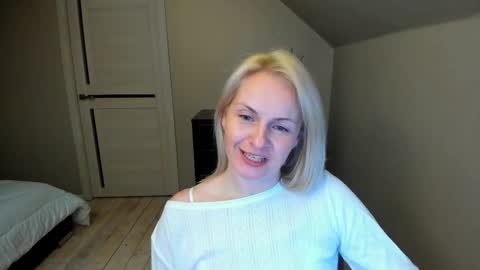 Snapshot of alicee__grace chatting on February 14, 9:10 pm Alicee online show from February 14, 9:10 pm