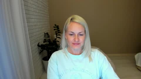 Snapshot of alicee__grace chatting on September 9, 3:33 pm Alicee online show from September 9, 3:33 pm