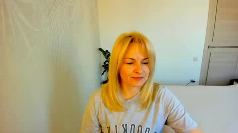 Alicee online show from March 22, 9:45 am